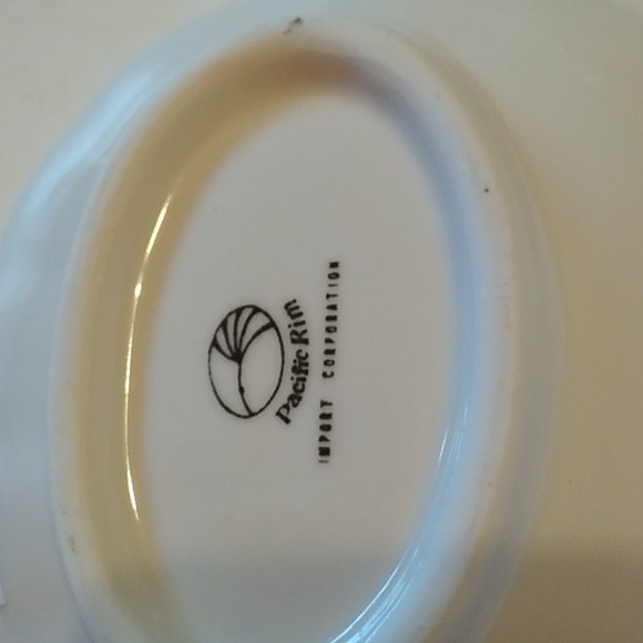 Pacific Rim White& Gold Scallop Dish - Picture 4 of 6